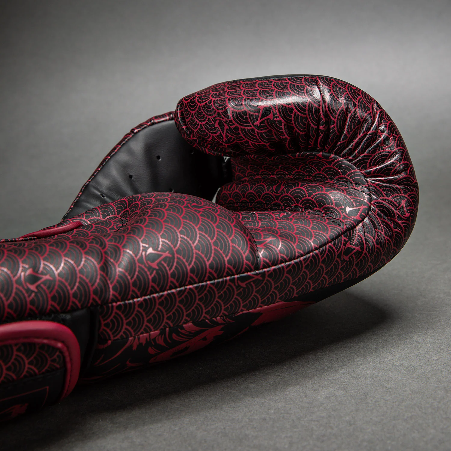 Venum x Assassin's Creed Shadows Boxing Gloves - Burgundy/Black - Image 4