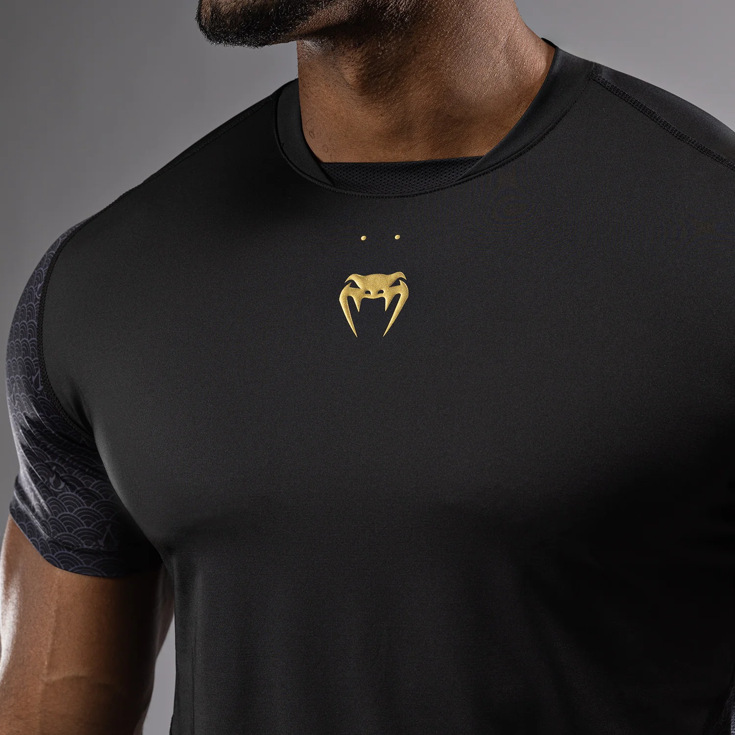 Venum x Assassin's Creed Shadows Dry Tech - Black Gold - Image 3