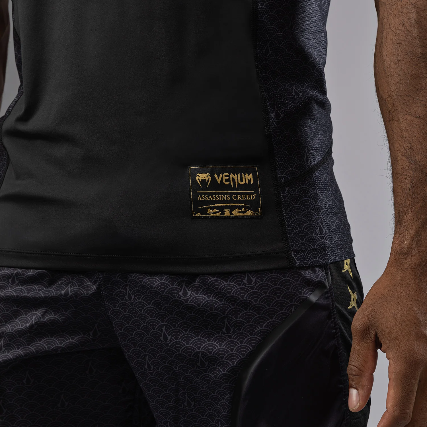 Venum x Assassin's Creed Shadows Dry Tech - Black Gold - Image 4