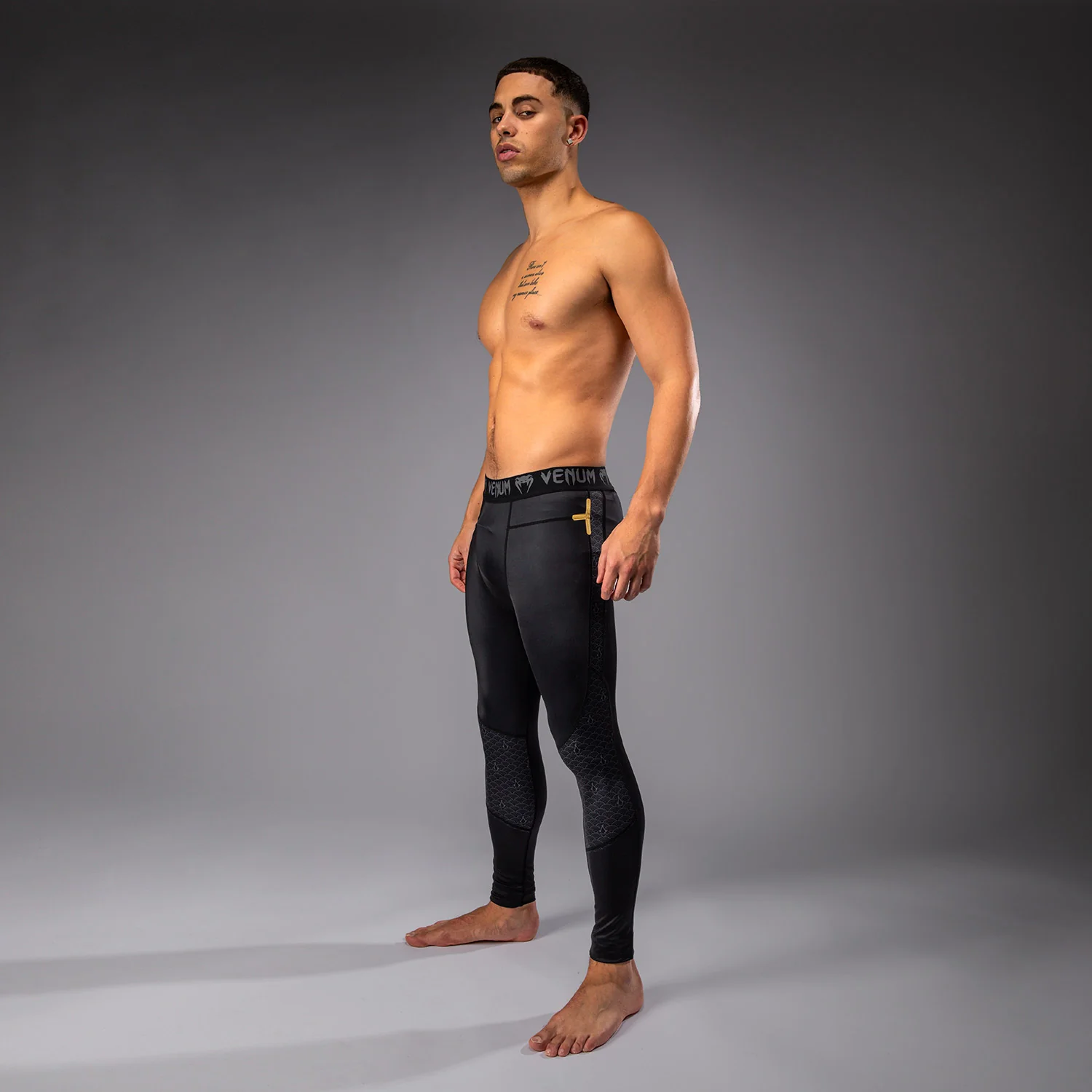 Venum x Assassin's Creed Shadows Spats - Black/Gold - Image 3