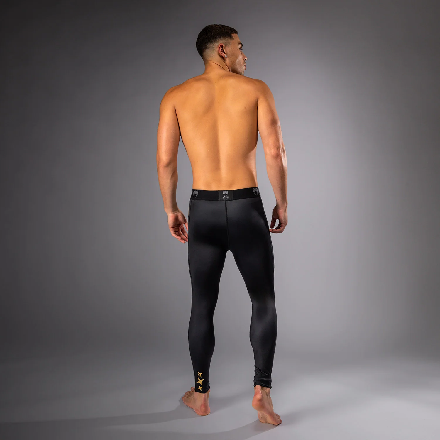 Venum x Assassin's Creed Shadows Spats - Black/Gold - Image 4