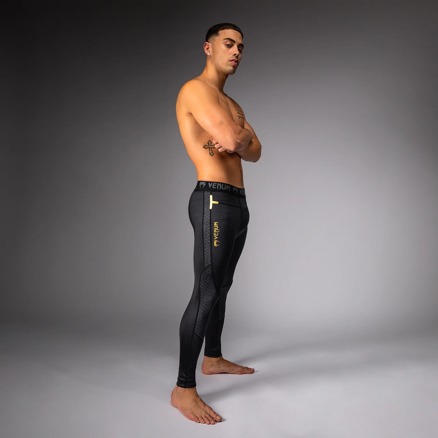 Venum x Assassin's Creed Shadows Spats - Black/Gold - Image 5