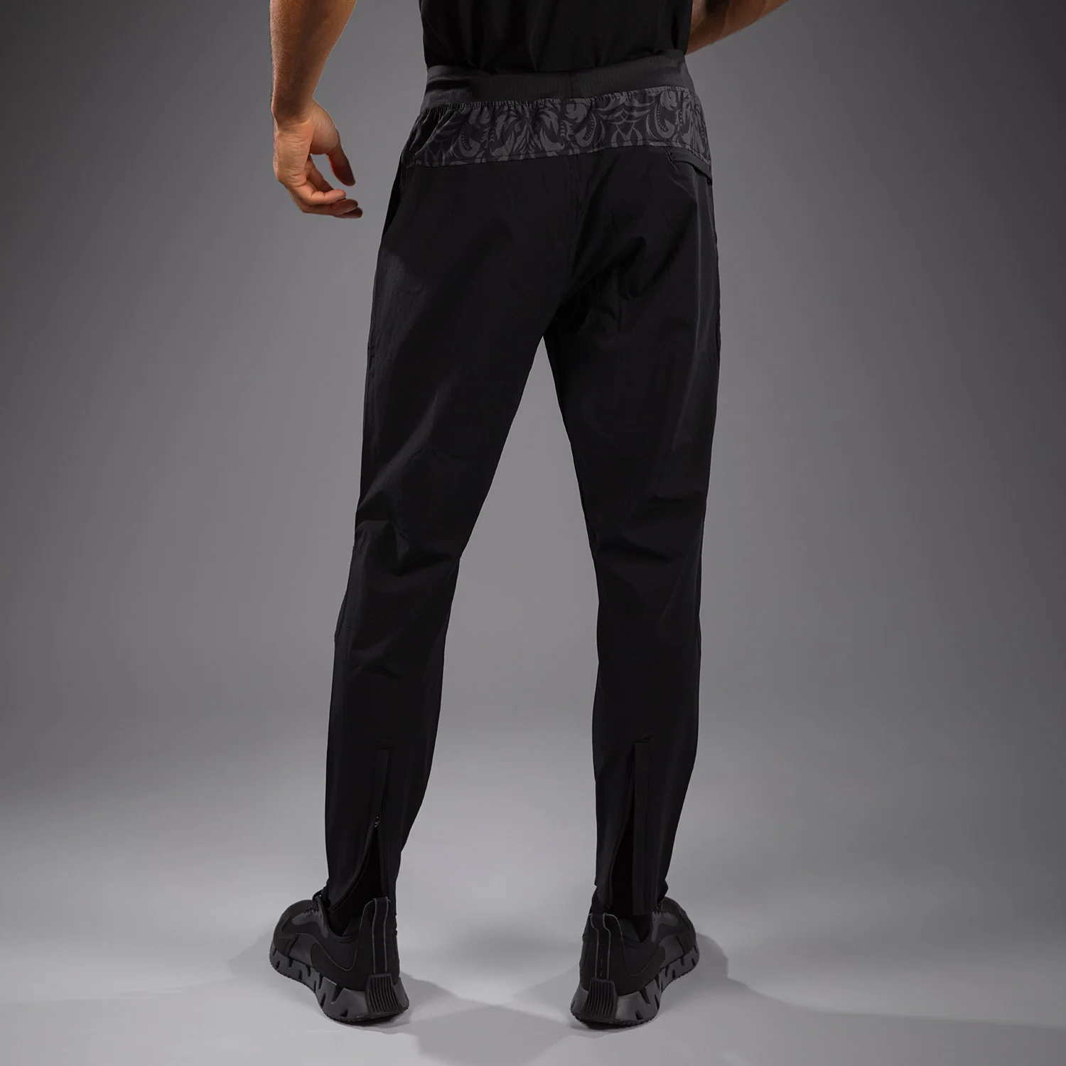 Venum x Topuria Unmatched Edition Joggers - Black/Gold - Image 5