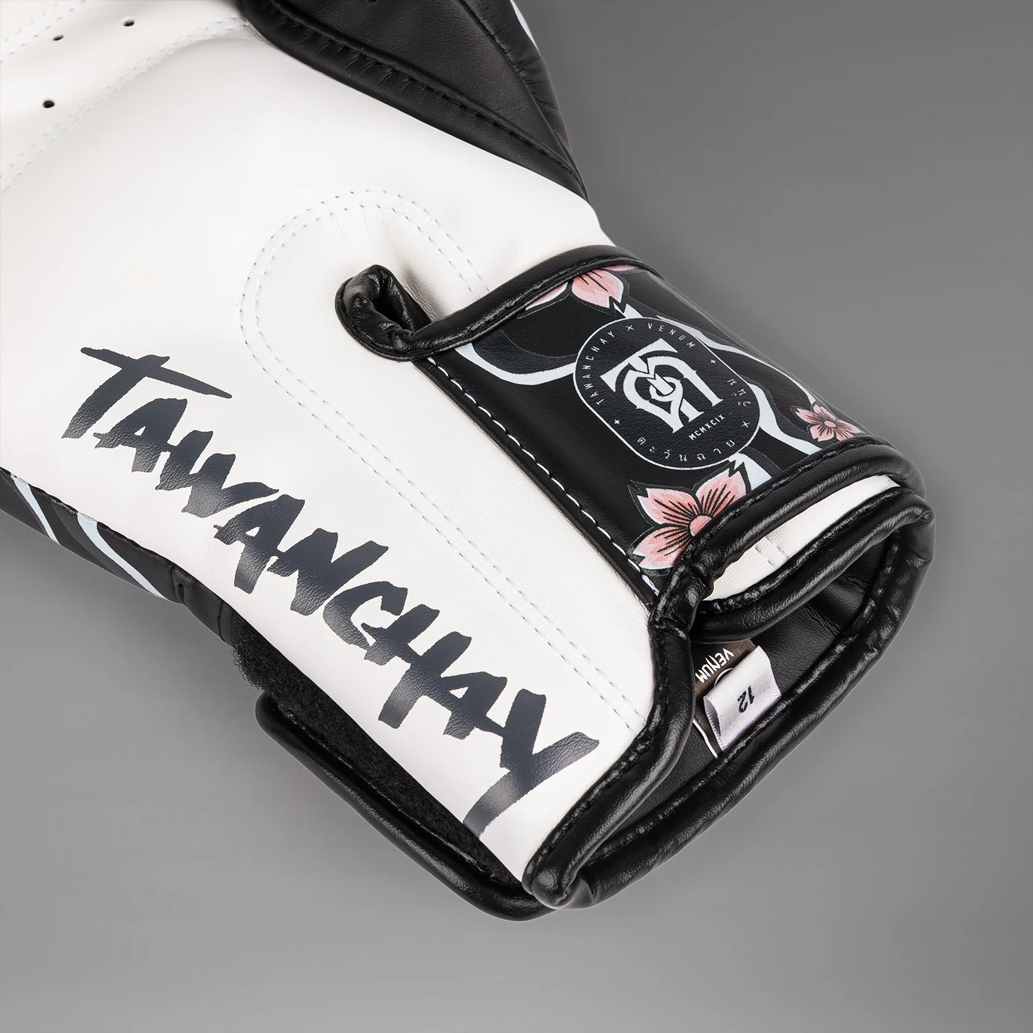 Venum X Tawanchay Boxing gloves Black/White - Image 4